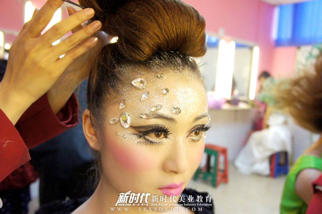 广州知名化妆培训学校哪家发展有优势，广州化妆培训学校哪家有证书