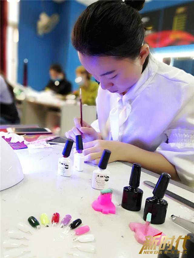 (已阅)3.28佛中小榄美甲上课与外出实操图片素材 (17)_副本 (已阅)3.28佛中小榄美甲上课与外出实操图片素材 (17)_副本